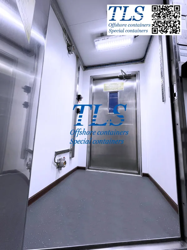 airlock room in container
