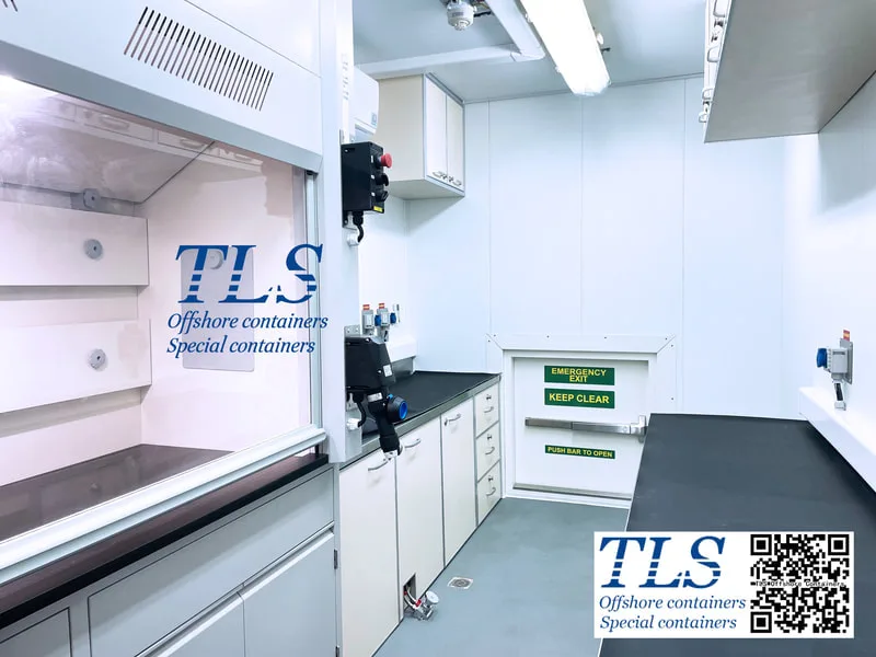 fume-cupboard-in-negative-pressure-container-tls