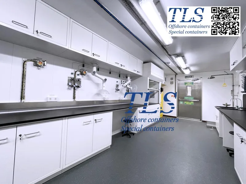 Super wide lab container