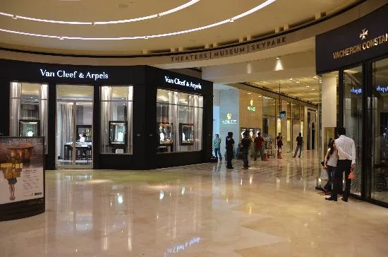 empty shopping mall in singapore